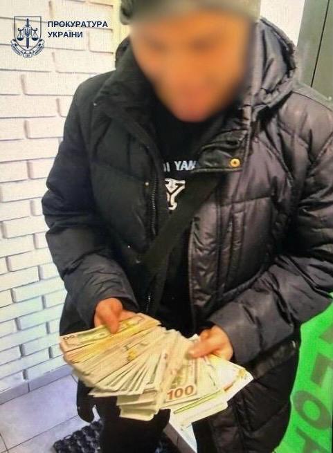 У Києві "співробітники СБУ" видурили у пенсіонерок майже 9 млн грн: "перевіряли" гроші на зв'язок з РФ. Подробиці та відео