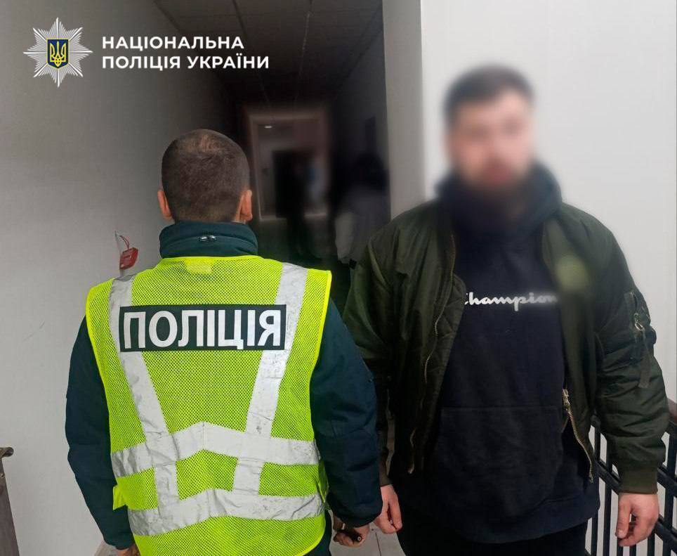 У Києві "співробітники СБУ" видурили у пенсіонерок майже 9 млн грн: "перевіряли" гроші на зв'язок з РФ. Подробиці та відео