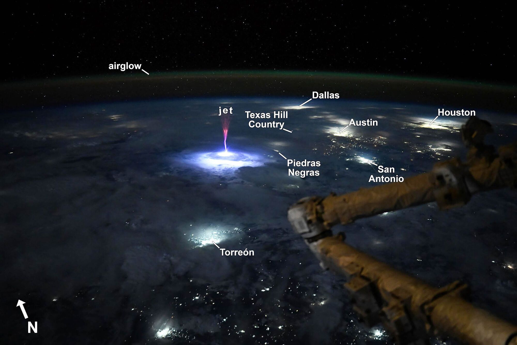 Високо над Землею спалахують загадкові вогні: вчені пояснили, що відбувається