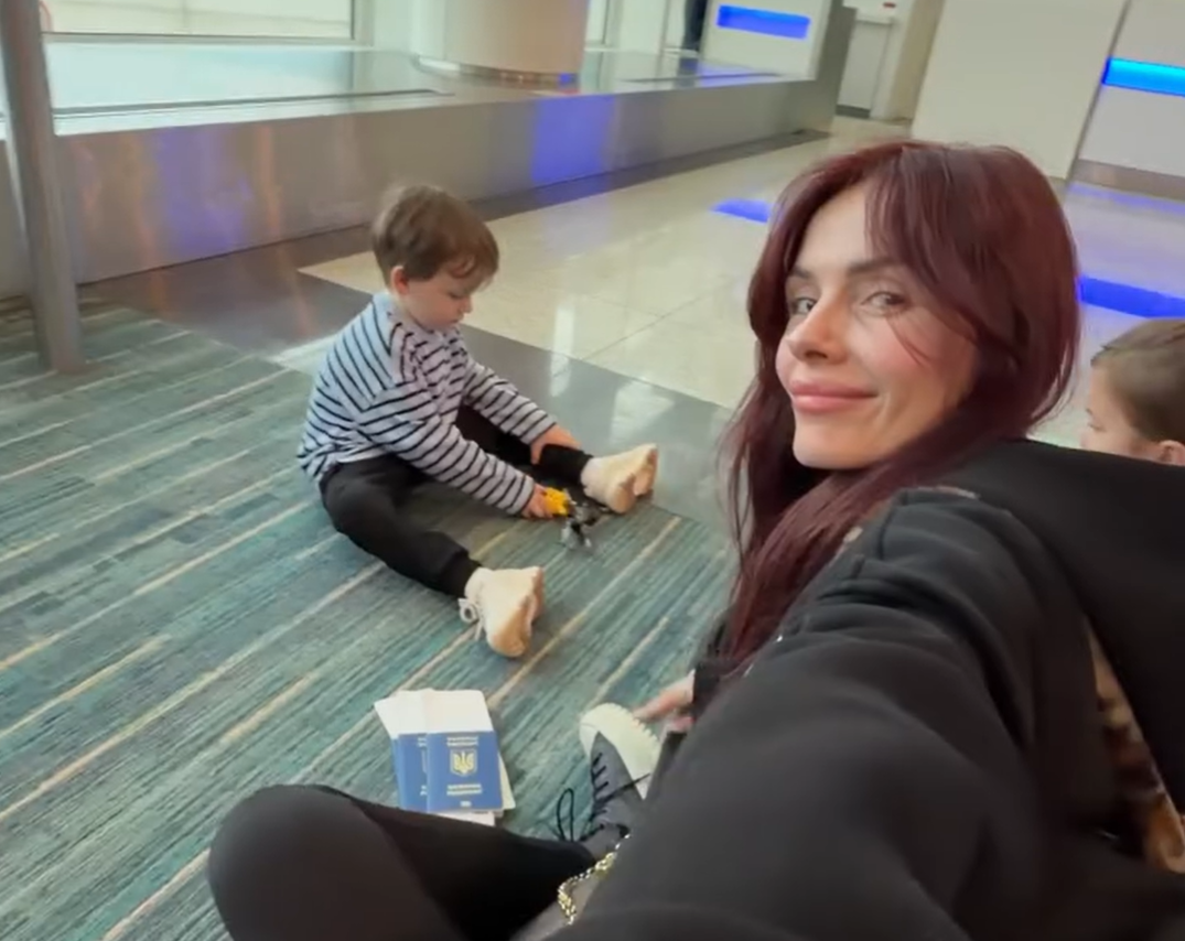 MamaRika выбралась из "дубайской ловушки" и растрогала воссоединением семьи. Видео