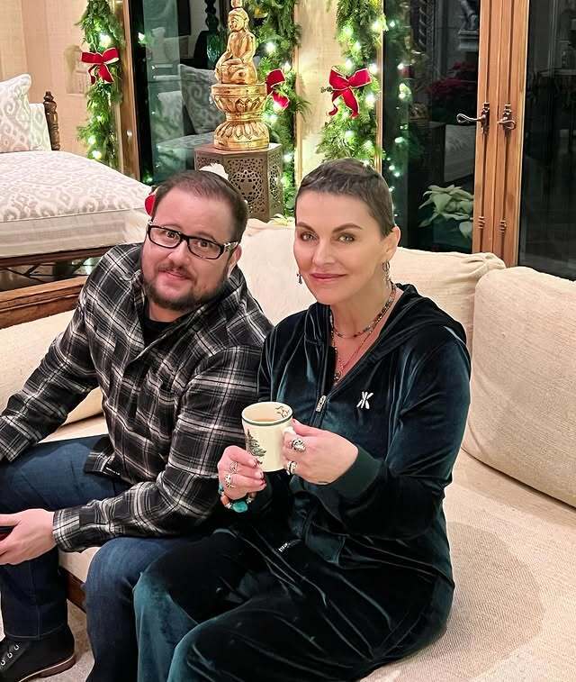 57-річний син співачки Шер, який раніше був жінкою, таємно одружився. Фото пари