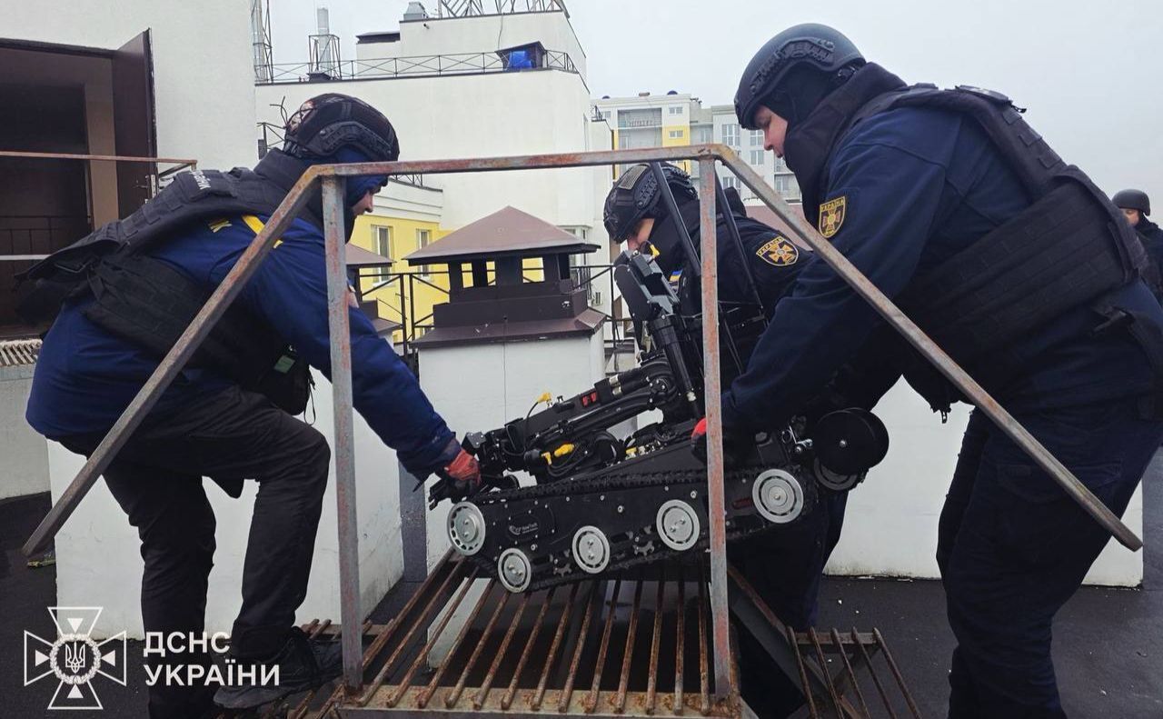 Отряды верхолазов, водолазов и не только: Клименко рассказал, как изменились МВД и ГСЧС в результате российских обстрелов