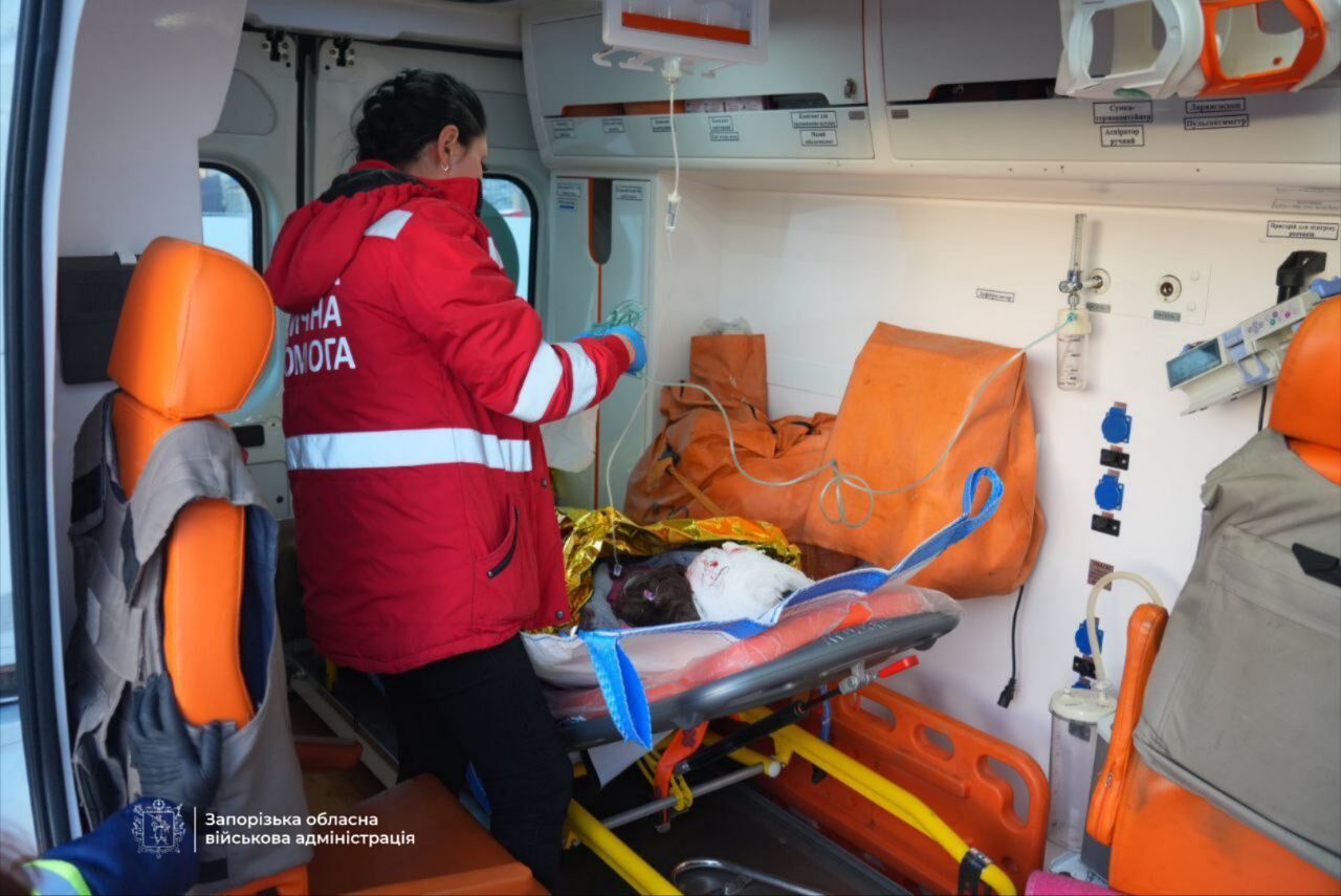 Росія завдала авіаудару по Запоріжжю: постраждали 10 людей, серед них діти. Фото і відео