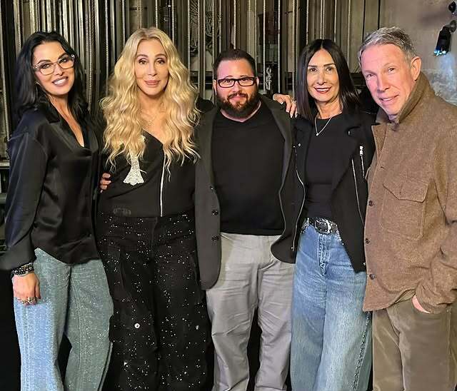 57-річний син співачки Шер, який раніше був жінкою, таємно одружився. Фото пари