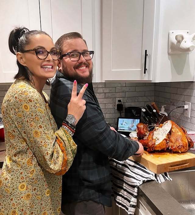 57-річний син співачки Шер, який раніше був жінкою, таємно одружився. Фото пари