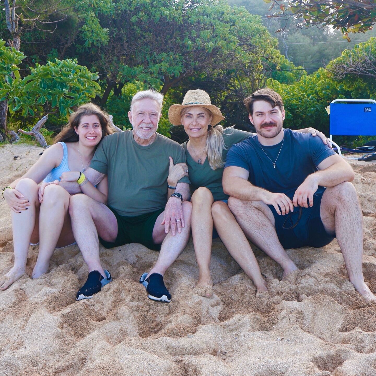 Живет на полную и не стареет: как выглядит 86-летний Чак Норрис на пенсии и что известно о его большой семье