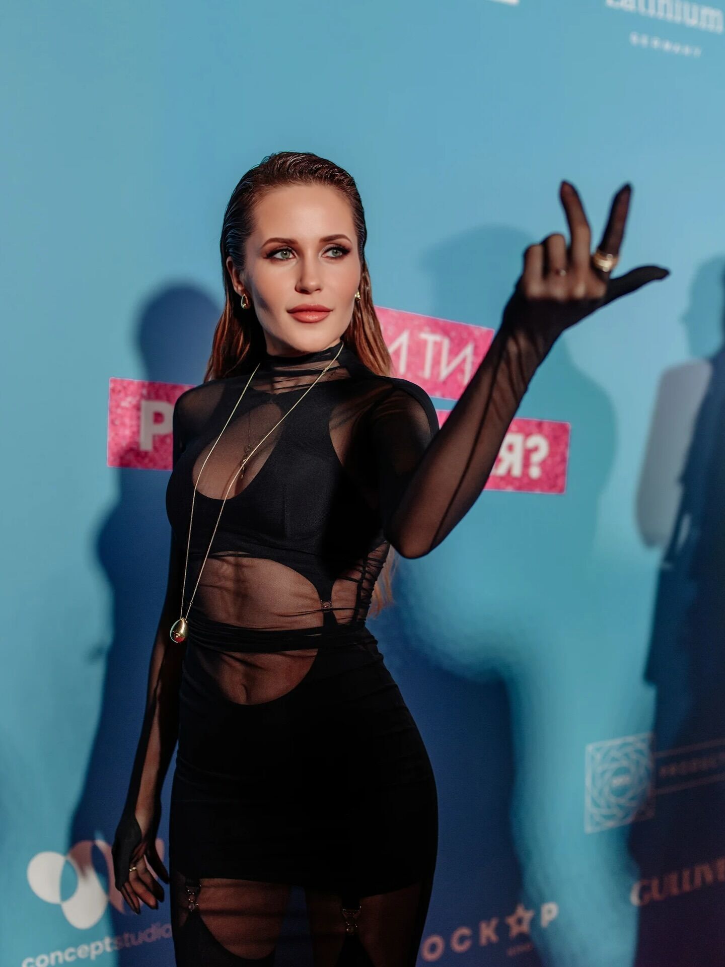 Наталка Денисенко с новым бойфрендом в парных "голых" образах подразнили подписчиков на красной дорожке. Фото