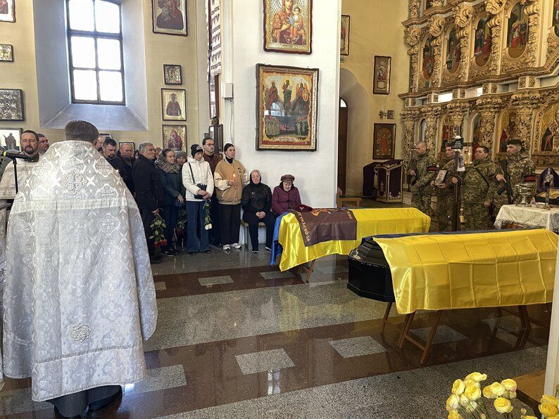 Отдали жизнь за Украину: в Полтаве попрощались с двумя защитниками, которые погибли в Донецкой области. Фото
