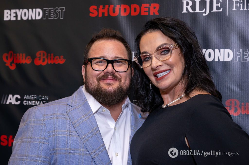 57-річний син співачки Шер, який раніше був жінкою, таємно одружився. Фото пари