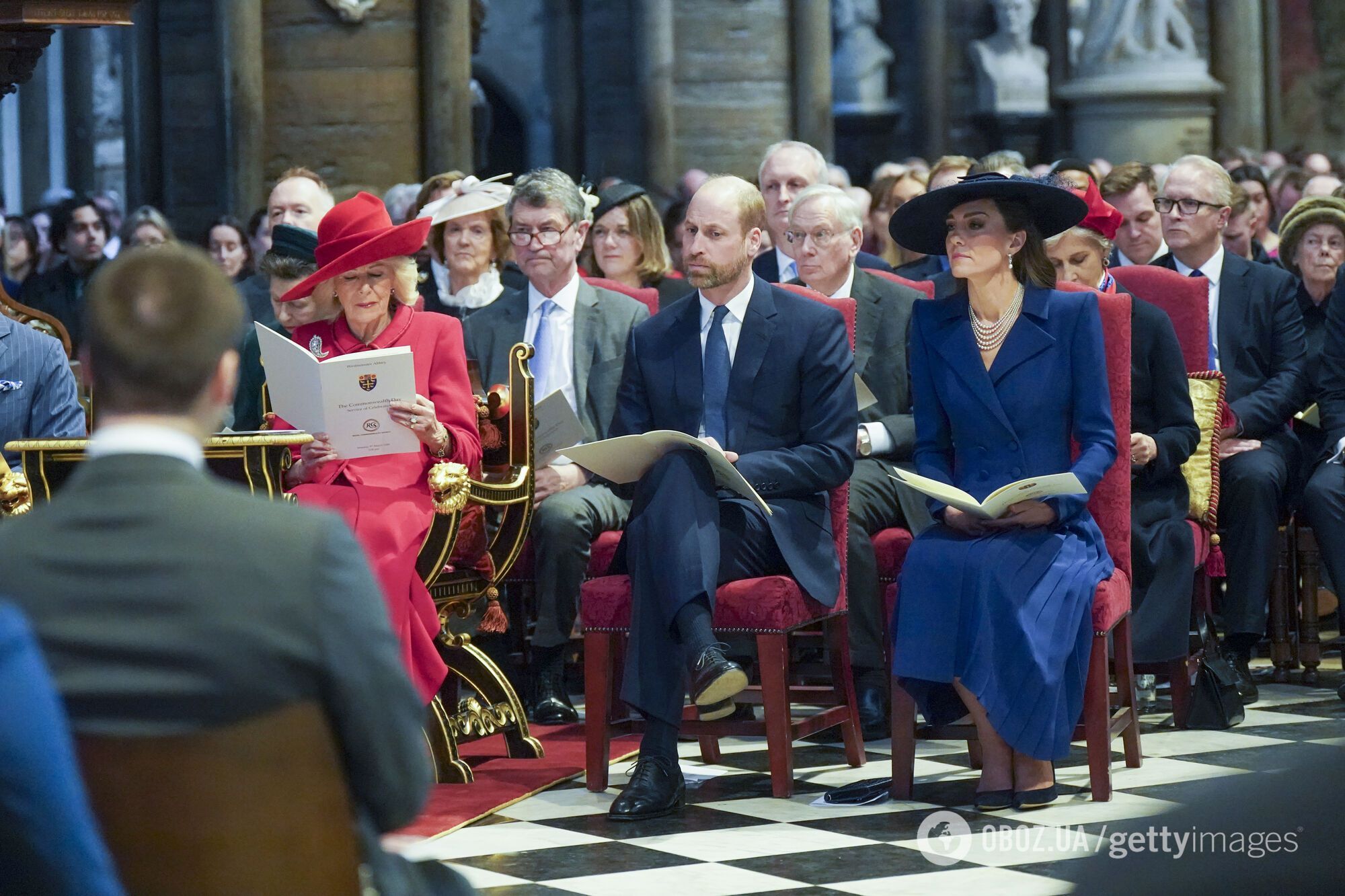 Сеть обсуждает нежный жест Кейт Миддлтон, адресованный королевскому фотографу: эксперты расшифровали, что она прошептала