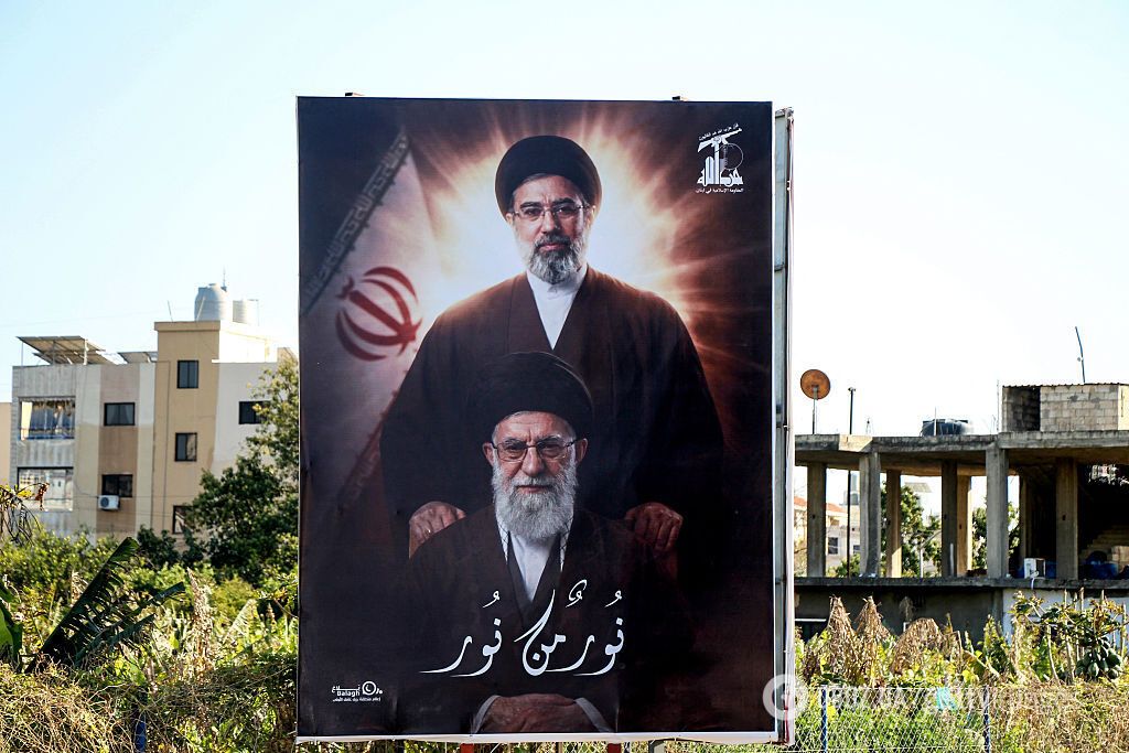 Новый верховный лидер Ирана мог получить ранение: после избрания он так и не появлялся на публике – NYT