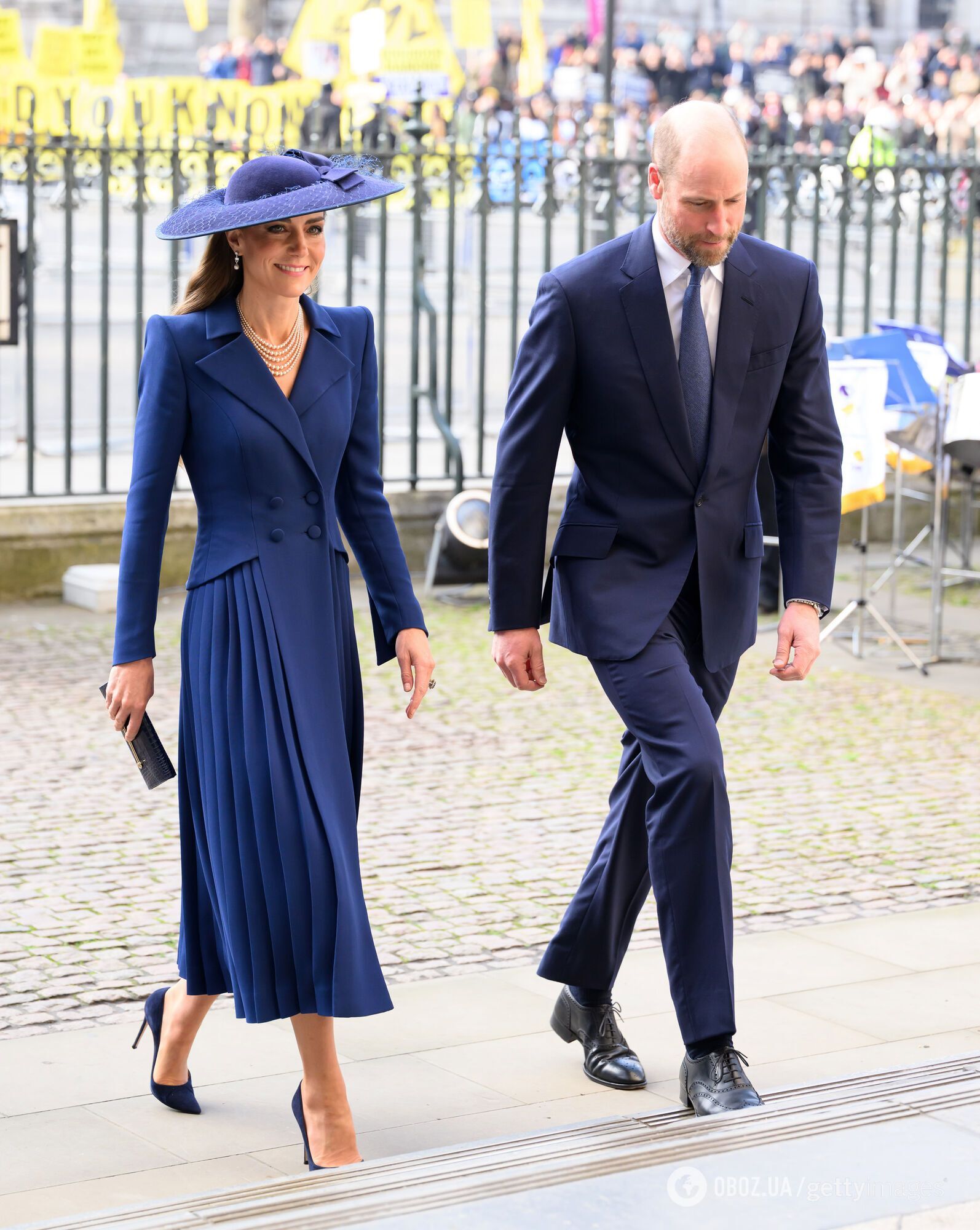 Сеть обсуждает нежный жест Кейт Миддлтон, адресованный королевскому фотографу: эксперты расшифровали, что она прошептала