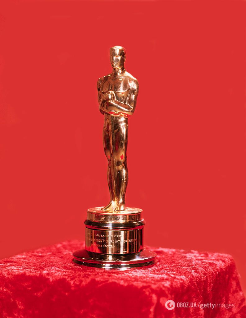 Таємниця статуеток "Оскар": чому найпрестижніший кінотрофей коштує всього $1 та як його назва повʼязана із лисим дядьком бібліотекарки