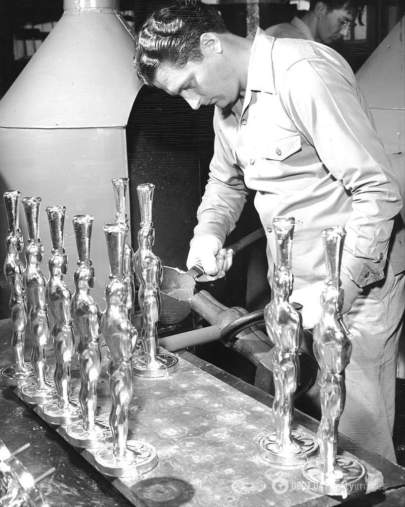 Таємниця статуеток "Оскар": чому найпрестижніший кінотрофей коштує всього $1 та як його назва повʼязана із лисим дядьком бібліотекарки