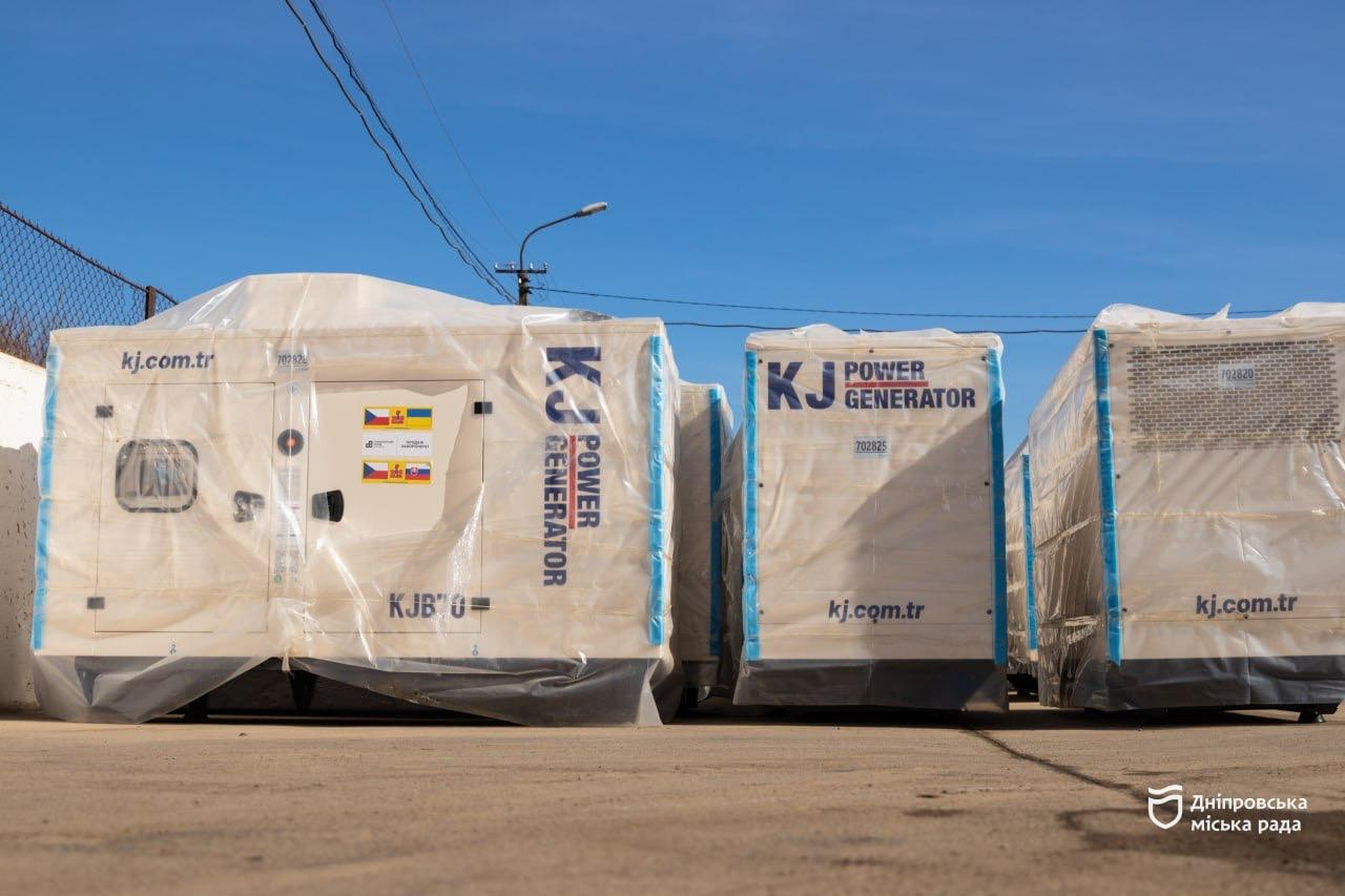 Для стабильной работы котельных: Днепр получил 36 генераторов от фонда Притулы