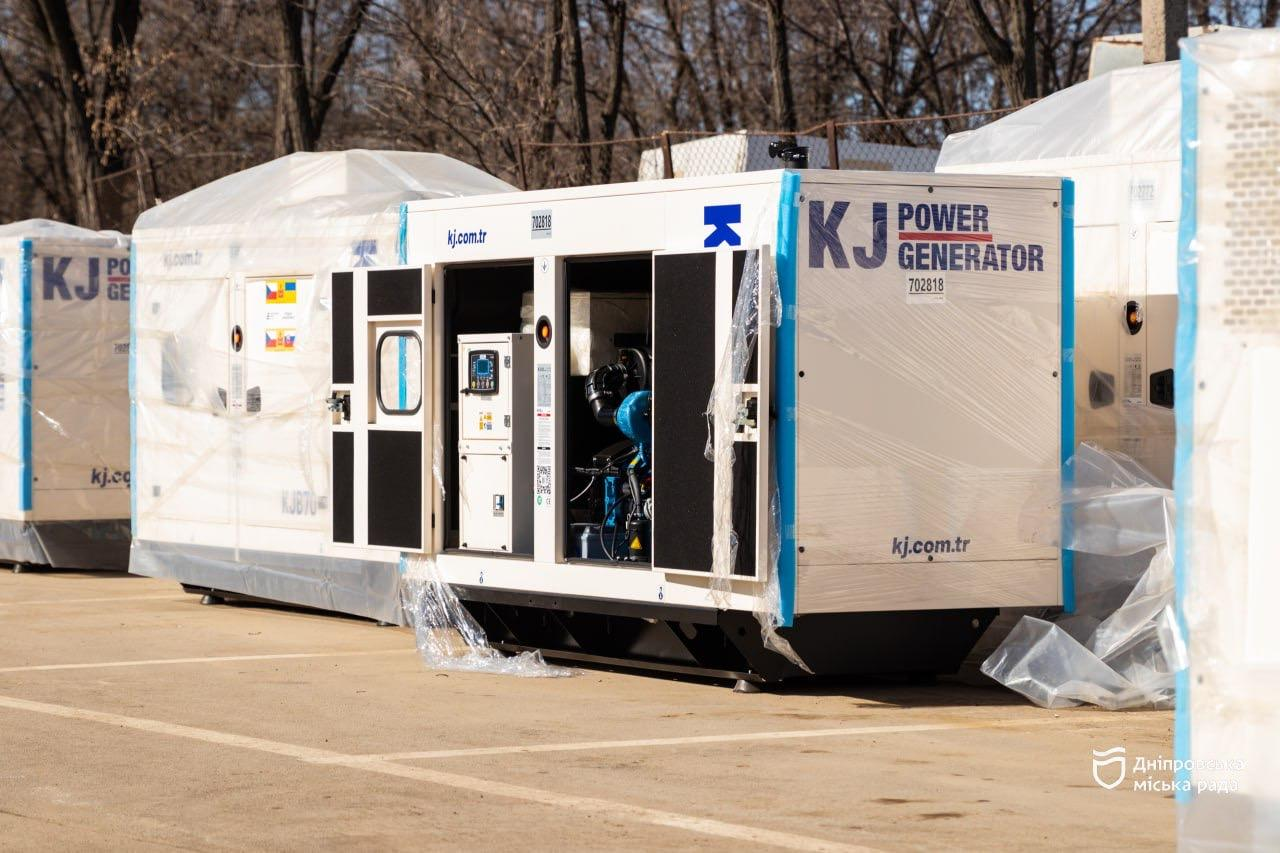 Для стабильной работы котельных: Днепр получил 36 генераторов от фонда Притулы