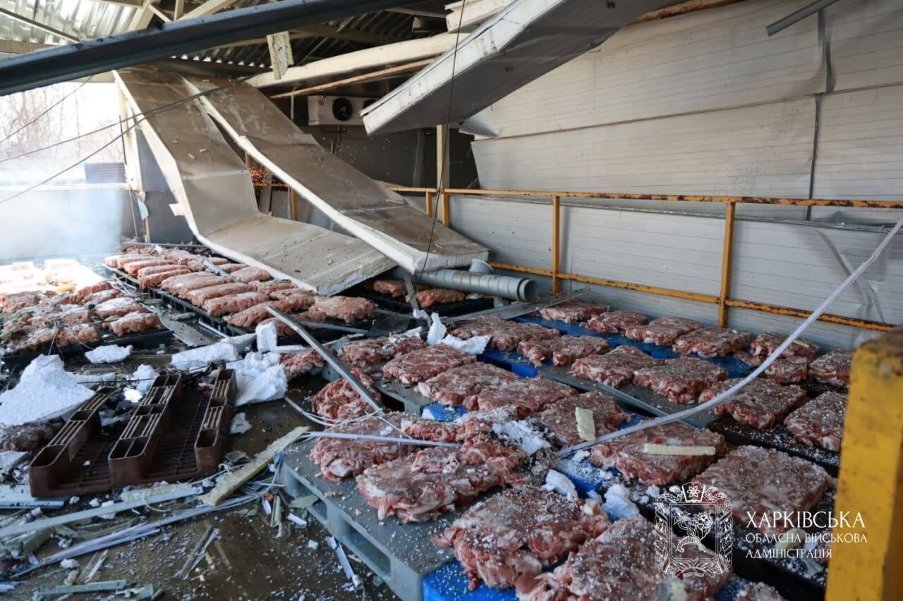 Оккупанты ударили по гражданскому предприятию в Харькове: есть погибшие и пострадавшие. Фото и видео