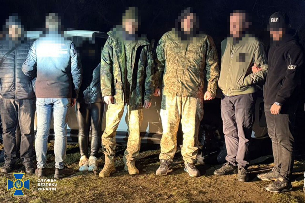 Занимались подделкой документов и не только: в Украине задержали еще 13 организаторов "уклонистских схем". Фото