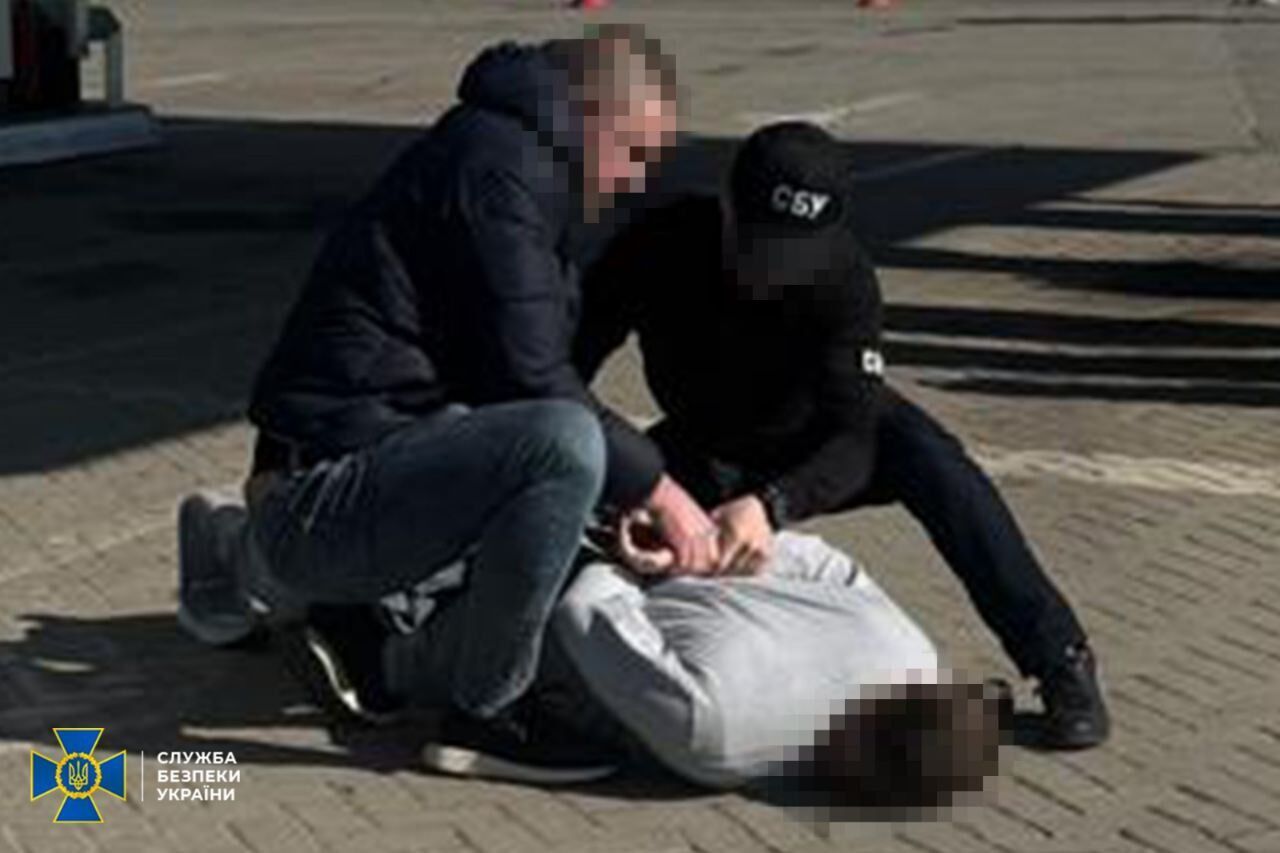 Занимались подделкой документов и не только: в Украине задержали еще 13 организаторов "уклонистских схем". Фото