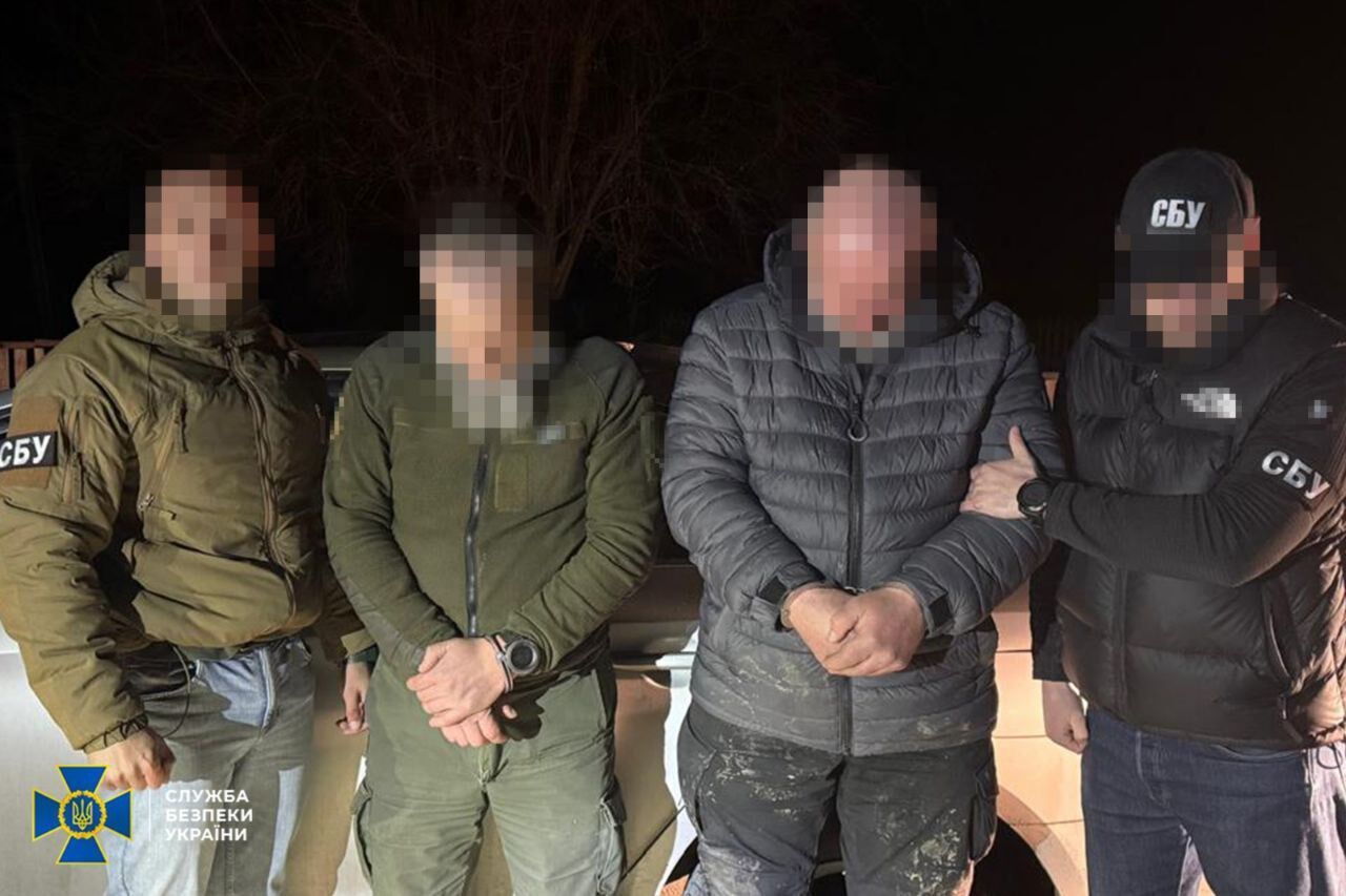 Занимались подделкой документов и не только: в Украине задержали еще 13 организаторов "уклонистских схем". Фото