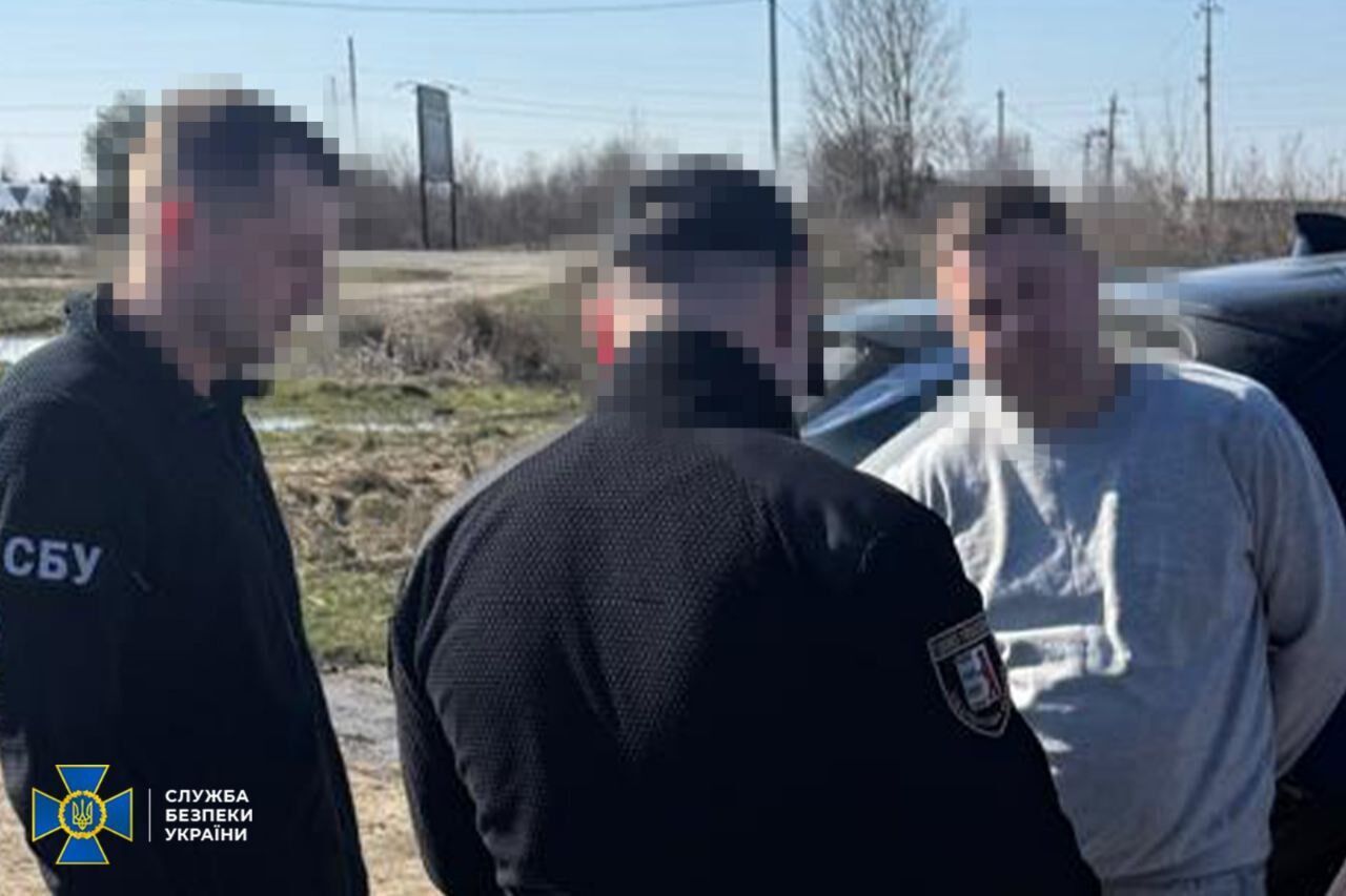 Занимались подделкой документов и не только: в Украине задержали еще 13 организаторов "уклонистских схем". Фото