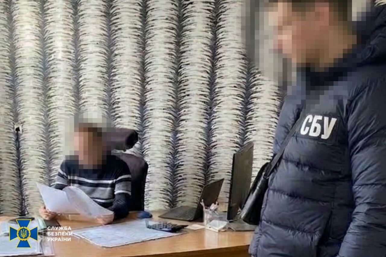 Занимались подделкой документов и не только: в Украине задержали еще 13 организаторов "уклонистских схем". Фото