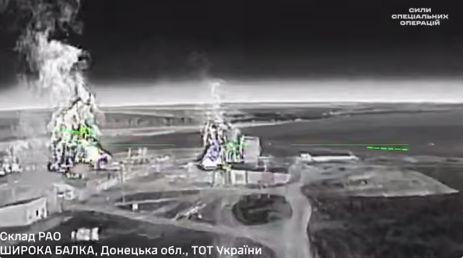 Зарево видно издалека: под оккупированным Мариуполем атакован склад БК, была слышна детонация. Видео