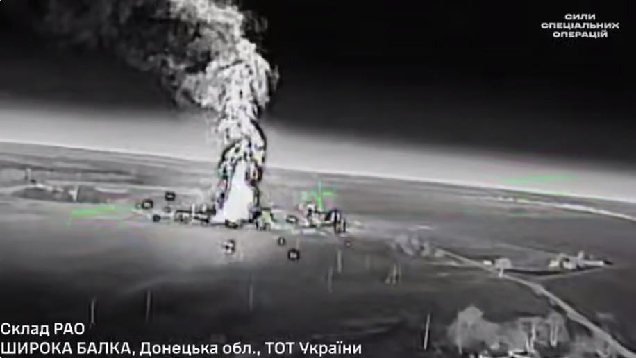 Зарево видно издалека: под оккупированным Мариуполем атакован склад БК, была слышна детонация. Видео