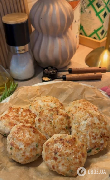 Сочные куриные котлеты с сыром на ужин: подавайте с любым гарниром