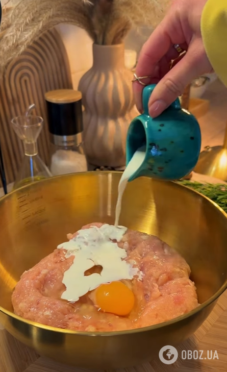 Сочные куриные котлеты с сыром на ужин: подавайте с любым гарниром