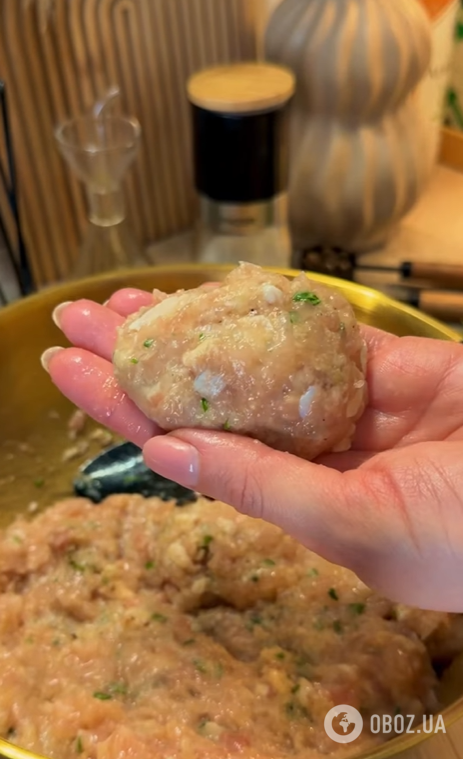 Сочные куриные котлеты с сыром на ужин: подавайте с любым гарниром