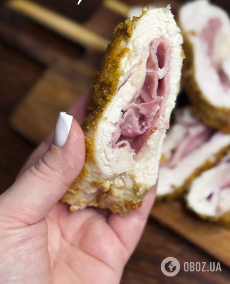 Соковиті курячі рулетики в хрусткому паніруванні: всередині сир та шинка