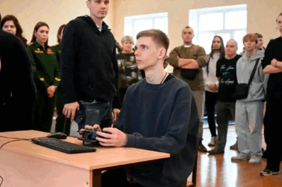 Обіцяють "безпечну службу": студентів по всій Росії вербують  у безпілотні війська – медіа