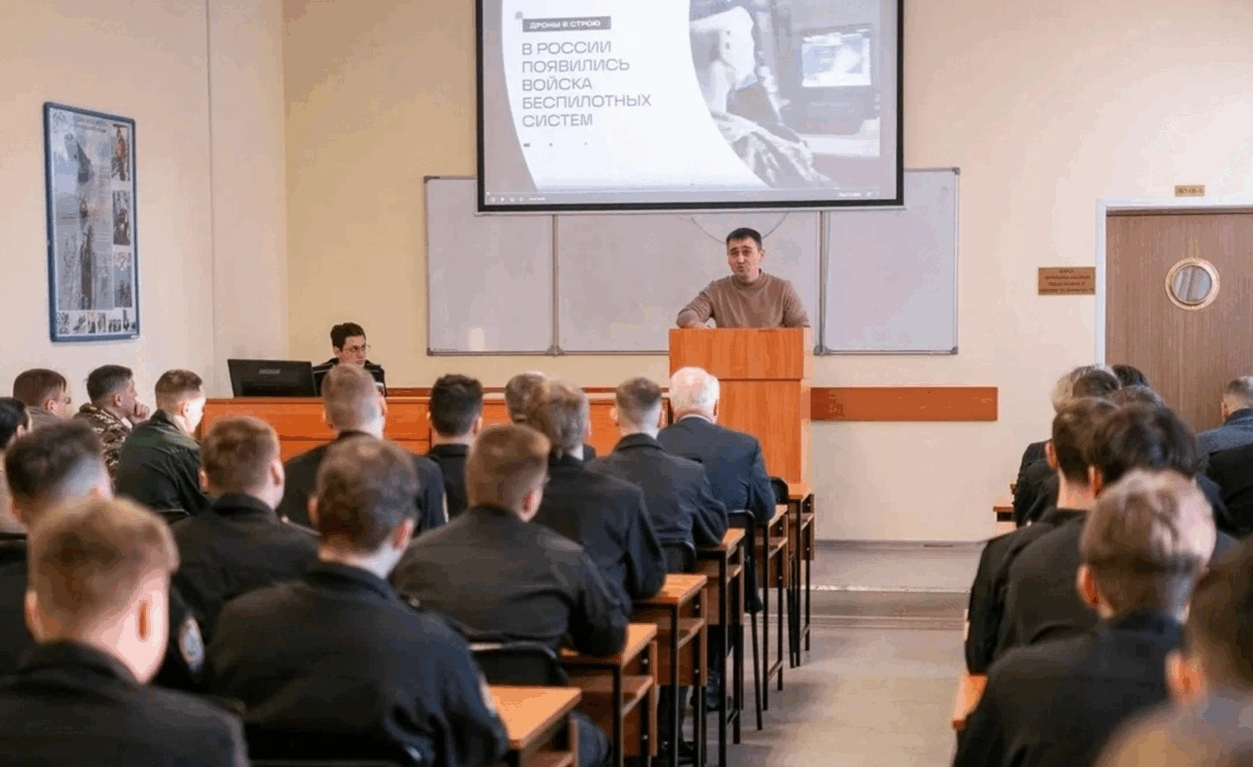 Обіцяють "безпечну службу": студентів по всій Росії вербують  у безпілотні війська – медіа