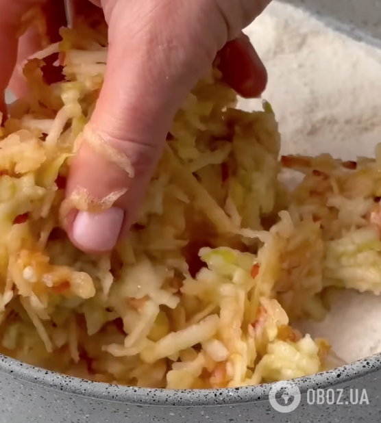 Насипний яблучний пиріг без тіста: ділимося рецептом ідеальної страви до чаю