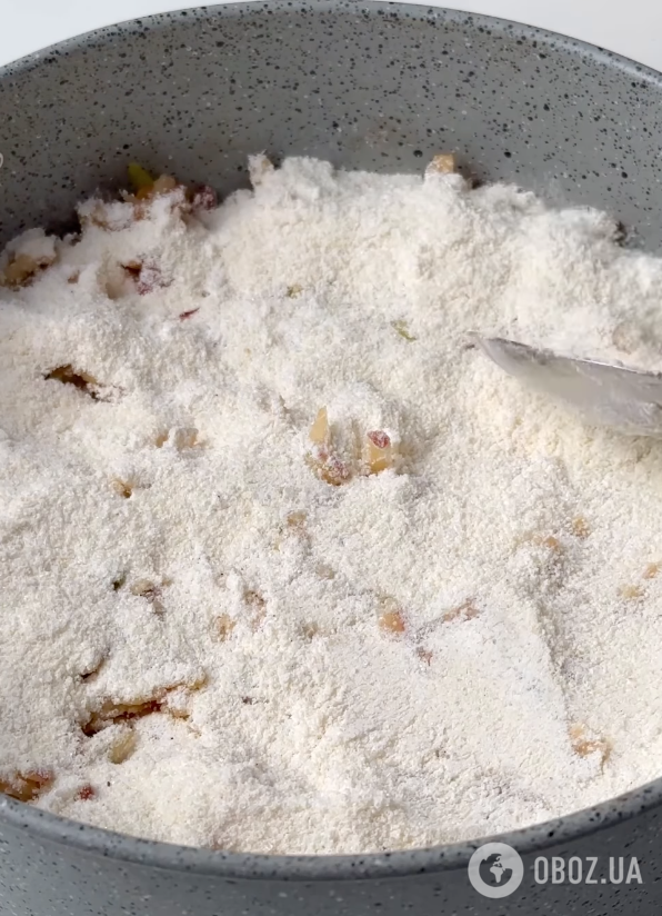 Насипний яблучний пиріг без тіста: ділимося рецептом ідеальної страви до чаю