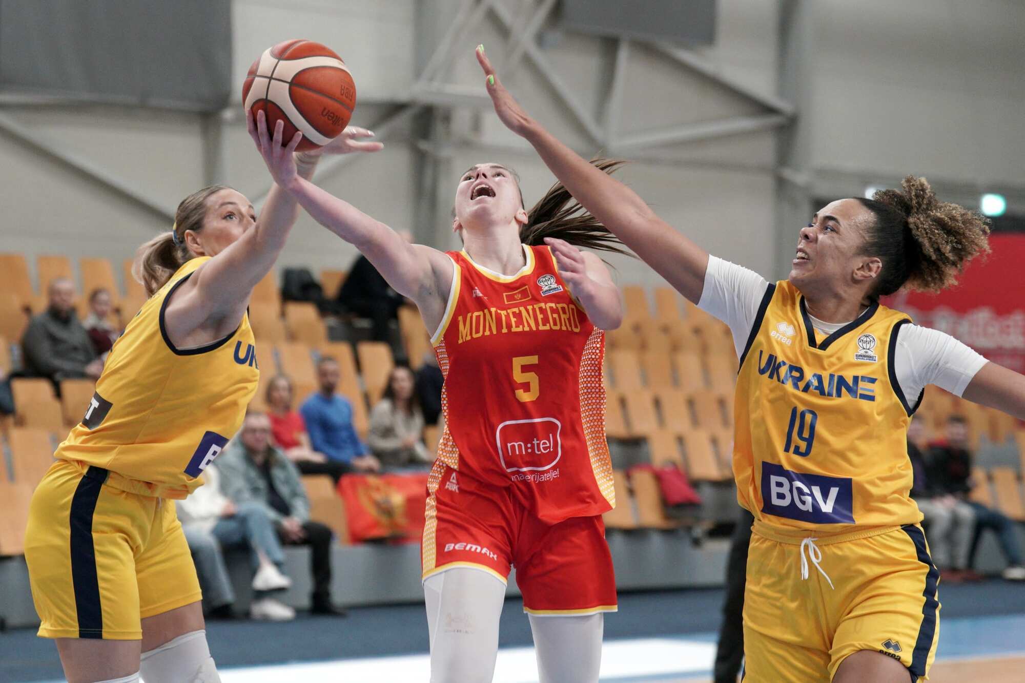 "Залетало абсолютно все": защитница сборной Украины назвала ключевые ошибки в матче с Черногорией и рассказала, о чем просил тренер