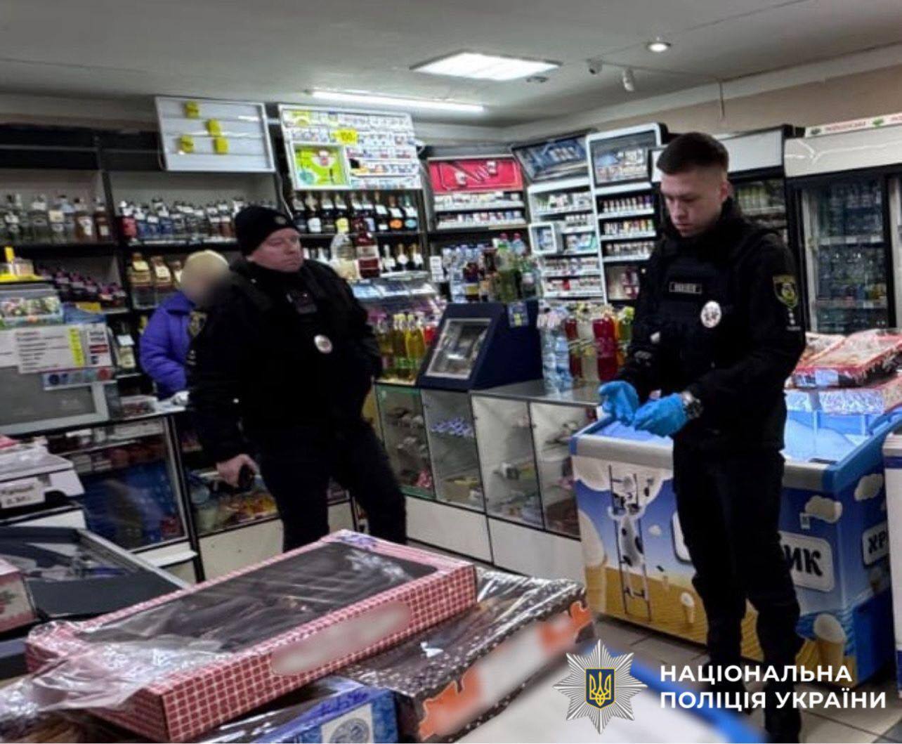 Під Києвом покупець влаштував стрілянину в магазині. Подробиці та фото