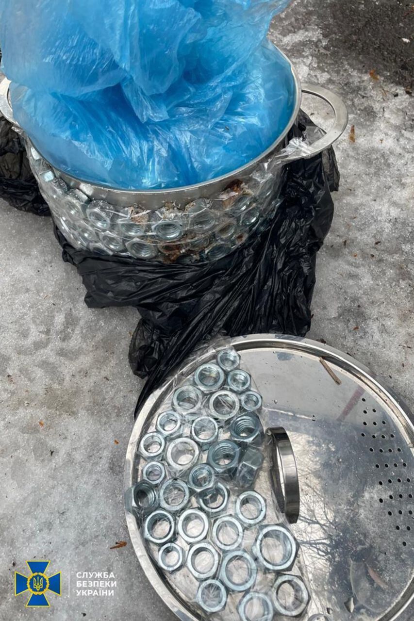 Агента РФ поймали во время закладки бомбы: СБУ предотвратила новый теракт в центре Ривного. Фото