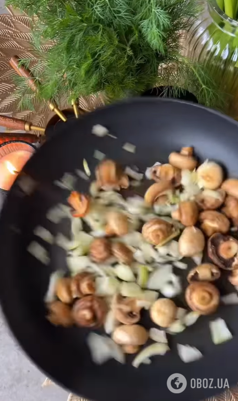 Як смачно приготувати смажену картоплю на обід: з грибами і цибулею