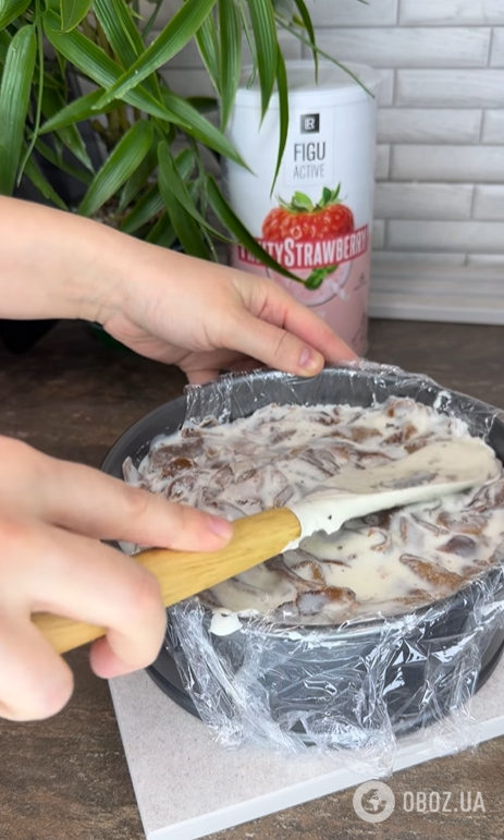 Смачний домашній торт з млинців: випікати не доведеться