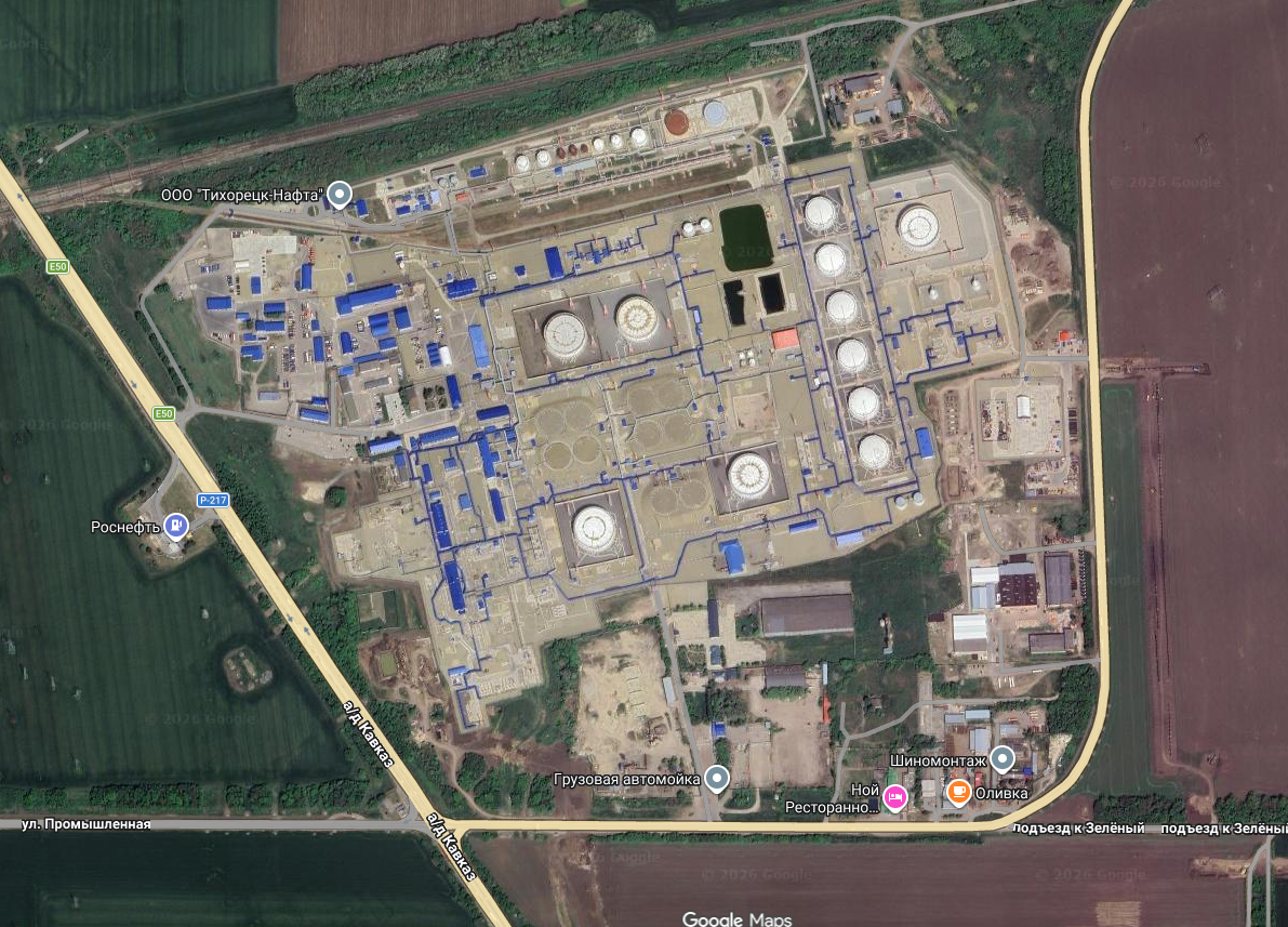 Піднявся дим: у російському Тихорецьку атаковано нафтобазу. Фото і відео