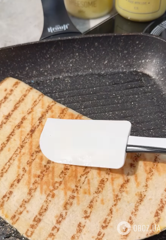 Хрусткі ліниві чебуреки з лаваша, які не будуть жирними: готуються 10 хвилин