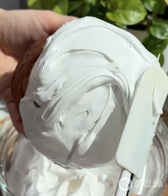 Самая удачная белковая глазурь для паски, которая не будет трескаться: готовится 2 минуты