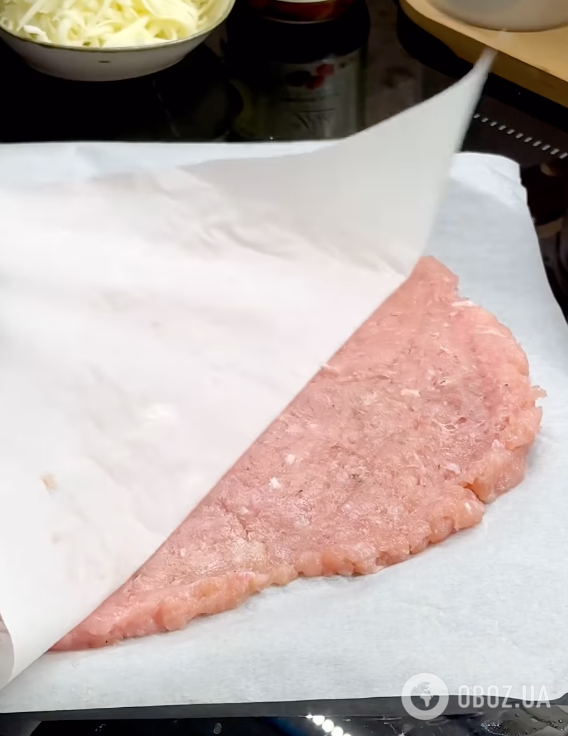 Смачніше, ніж котлети: кальцоне з фаршу з начинкою із сиру та зелені