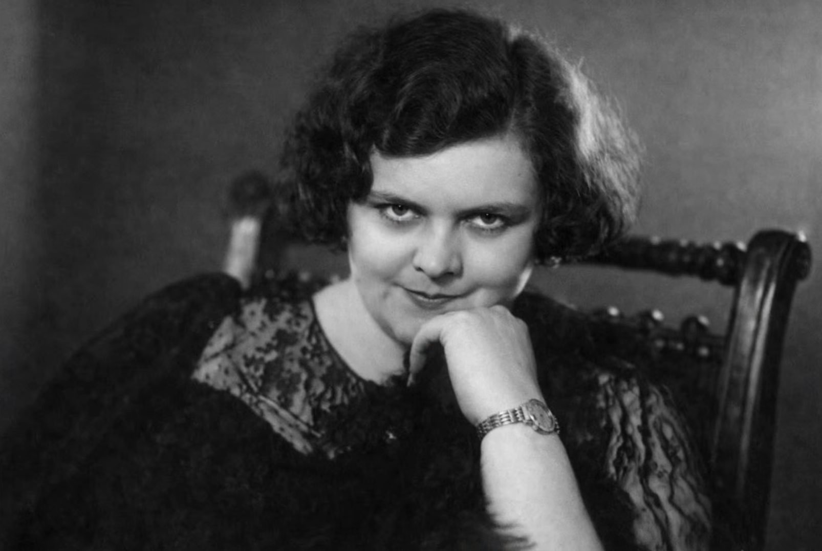 Її отруїли на 8 день після народження сина: який вигляд має занедбана могила однієї з найкращих співачок в українській історії