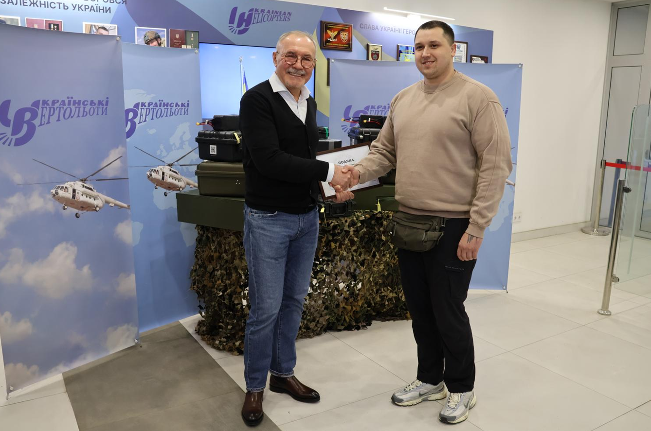 Более 324 млн грн на помощь военным и их семьям: как поддерживает армию авиакомпания "Украинские вертолеты"
