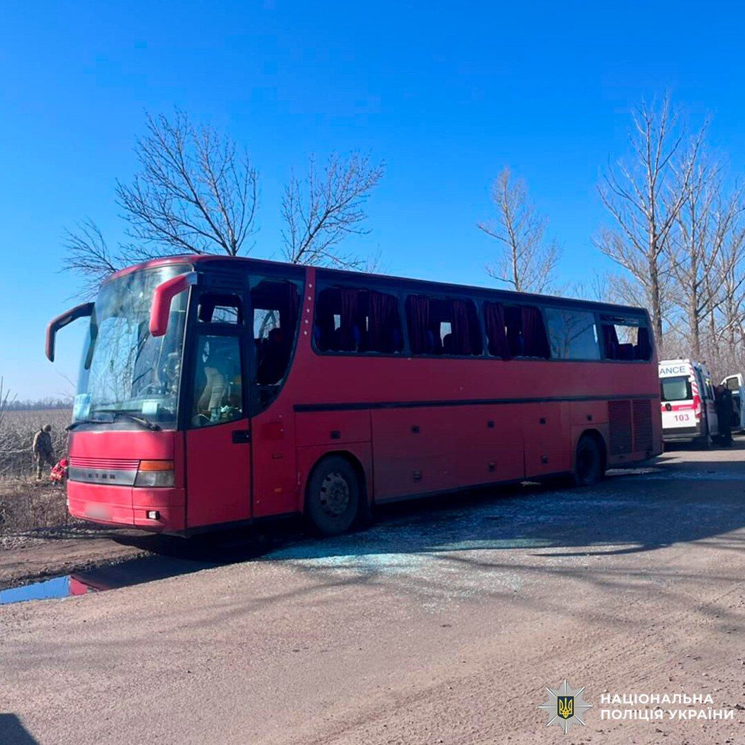 Оккупанты атаковали автобус на Харьковщине: погиб водитель, пострадали четыре человека. Фото