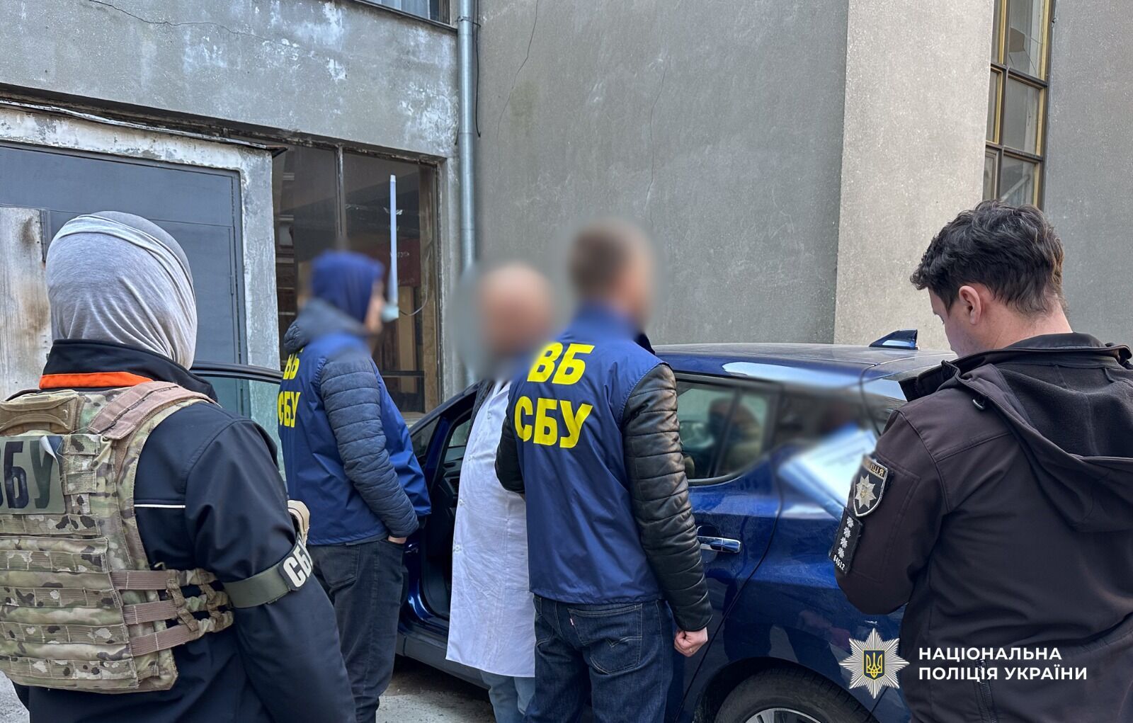 Хотел нажиться на больном пациенте: в Одессе полицейские разоблачили и задержали врача-офтальмолога. Фото