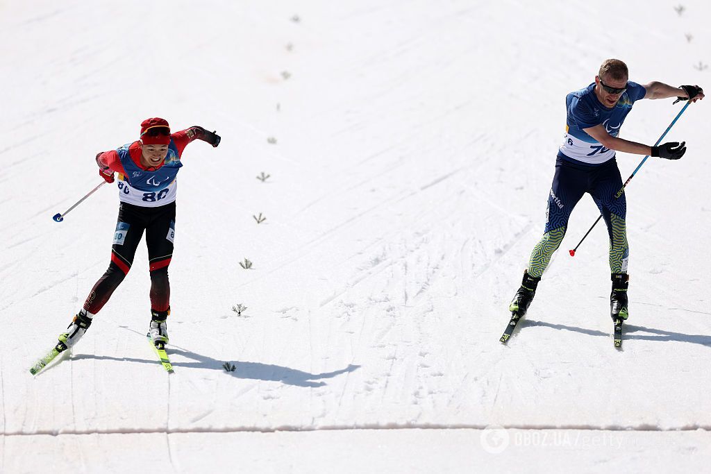 Епічний фініш і різниця 0,2 секунди: український біатлоніст драматично програв "золото" Паралімпіади